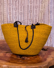 Hand woven straw bag (yellow)