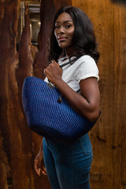 Hand woven straw bag (blue)